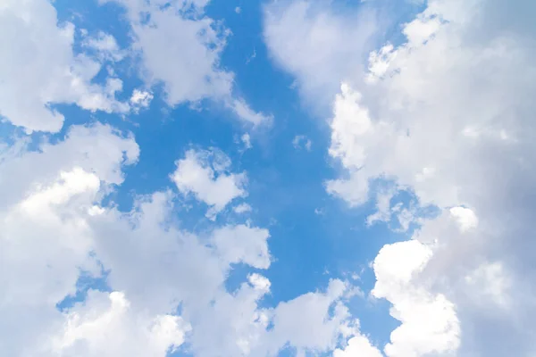 Вид Блакитне Небо Хмарами — стокове фото