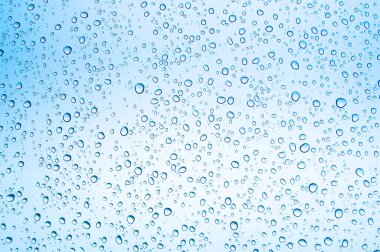 Camdaki su damlaları