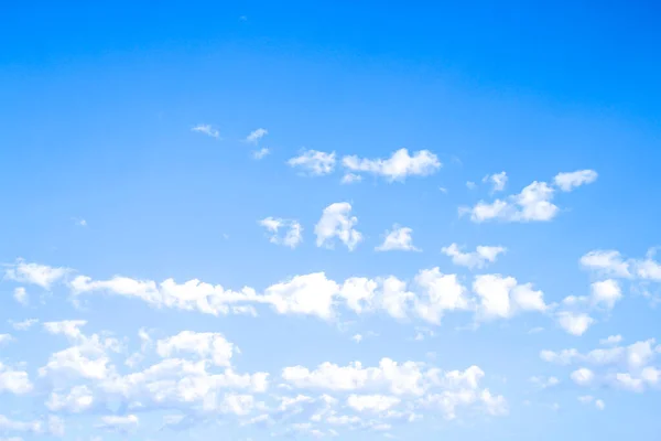 Bulutlu Güneşli Mavi Gökyüzü — Stok fotoğraf