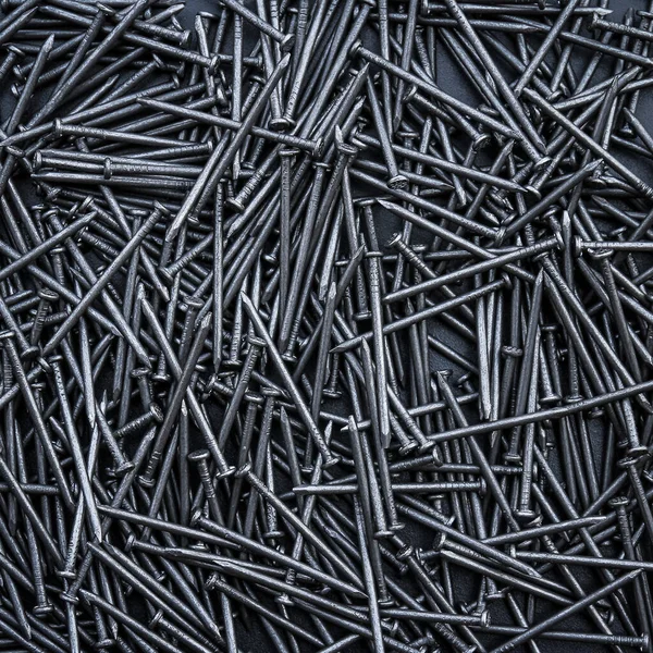 黑色底座上的金属螺丝 — 图库照片