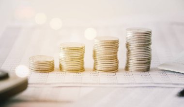 Finansal konseptin arka planında bozuk paralar
