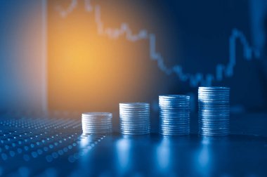 Bozuk paralarla iş konsepti ve arkaplanda grafik