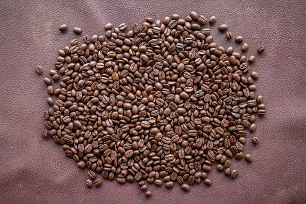 Ziarna Kawy Drewnianej Łyżeczce Białym Tle — Zdjęcie stockowe