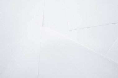 Hafif arkaplanda beyaz kağıt kağıtlar