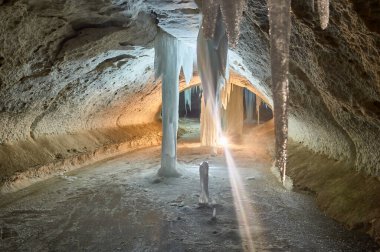Arkhangelsk bölgesinde Pinezhsky karst mağaraları 