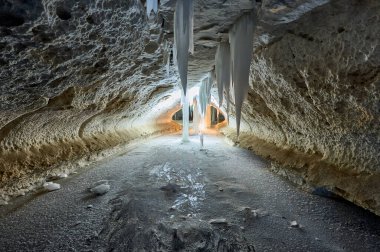 Arkhangelsk bölgesinde Pinezhsky karst mağaraları 