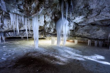 Arkhangelsk bölgesinde Pinezhsky karst mağaraları 