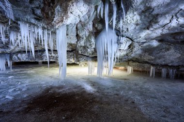Arkhangelsk bölgesinde Pinezhsky karst mağaraları 