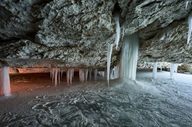 Arkhangelsk bölgesinde Pinezhsky karst mağaraları 