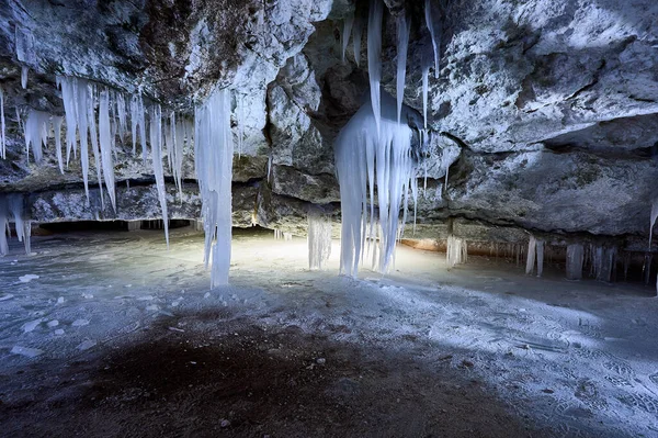 Grottes karstiques de Pinezhsky dans la région d'Arkhangelsk — Photo