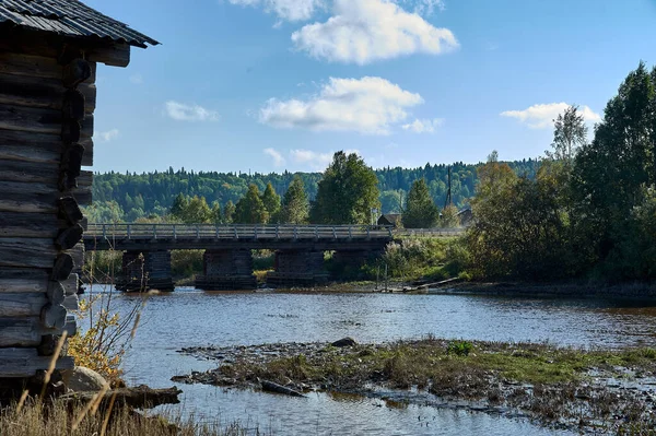 A bridge over a body of water — Stock Photo, Image