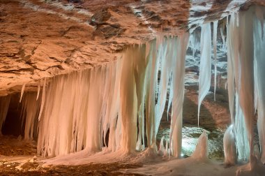 Arkhangelsk bölgesinde Pinezhsky karst mağaraları 