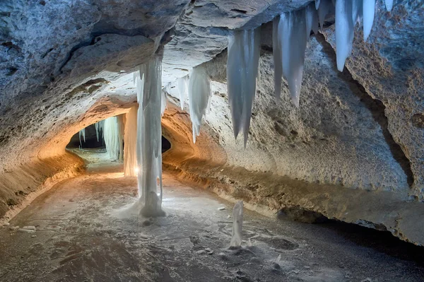 Arkhangelsk bölgesinde Pinezhsky karst mağaraları 