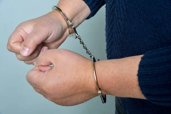 Mens hands in handcuffs close up — Stock Photo, Image