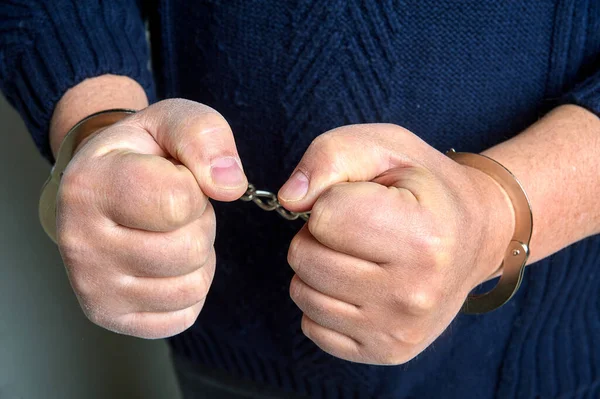 Mens hands in handcuffs close up — Stock Photo, Image