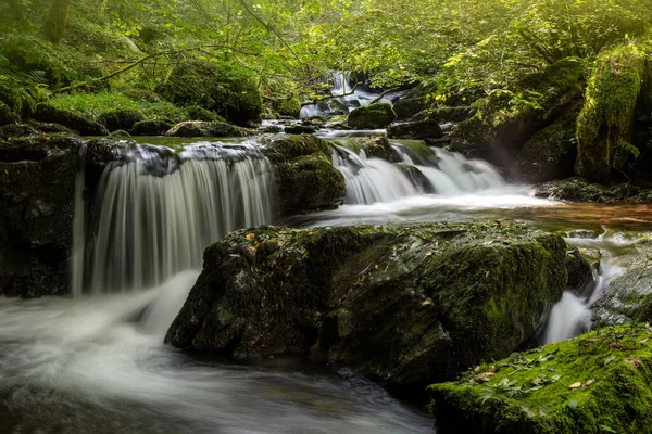 Lång Exponering Ett Vattenfall Hoar Oak Water Floden Rinner Genom — Stockfoto