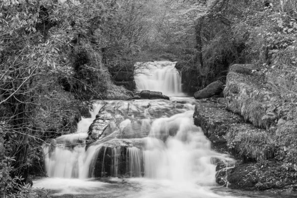 Exmoor Ulusal Parkı Ndaki Watersmmet Teki Büyük Şelaleye Uzun Süre — Stok fotoğraf