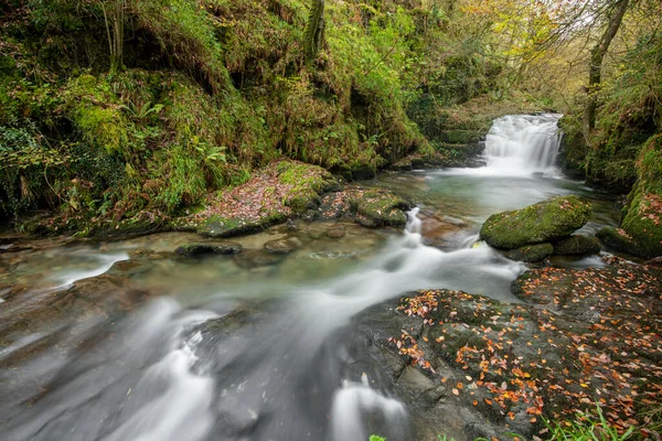 Dlouhé Vystavení Velkému Vodopádu Watersmmet Národním Parku Exmoor Podzim — Stock fotografie