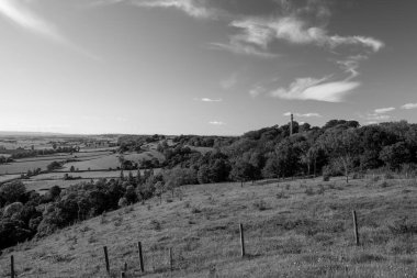 Somerset Compton Dundon 'daki Polden Yolu' ndaki Amiral Hood Anıtı 'nın manzara fotoğrafı.
