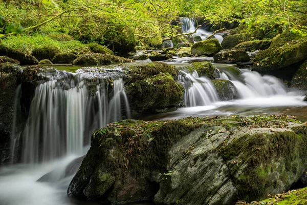 Lång Exponering Ett Vattenfall Hoar Oak Water Floden Rinner Genom — Stockfoto