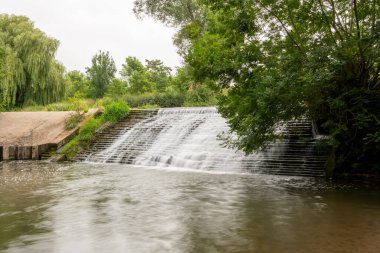 Brue Nehri 'nin Somerset' teki West Lydford 'daki vadiden geçişi uzun sürdü.