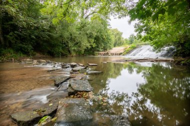 Brue Nehri 'nin Somerset' teki West Lydford 'daki vadiden geçişi uzun sürdü.