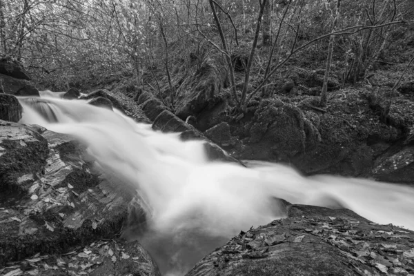 Lång Exponering Ett Vattenfall Hoar Oak Water Floden Vid Watersmmet — Stockfoto