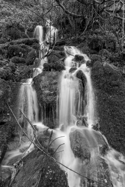 Longue Exposition Une Cascade Jetant Dans Rivière East Lyn Watersmeet — Photo