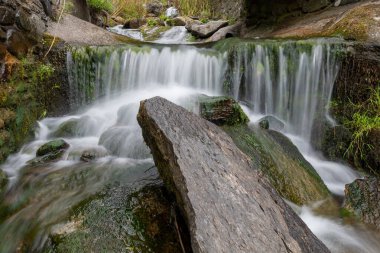 Exmoor Ulusal Parkı 'ndaki Lee Körfezi' nde uzun süre bir şelale görüldü.