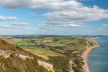 Dorset 'teki Jurassic Sahili' ndeki Altın Şapka Dağı 'nın zirvesinden görüntü