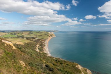 Dorset 'teki Jurassic Sahili' ndeki Altın Şapka Dağı 'nın zirvesinden görüntü