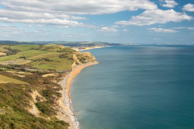 Dorset 'teki Jurassic Sahili' ndeki Altın Şapka Dağı 'nın zirvesinden görüntü