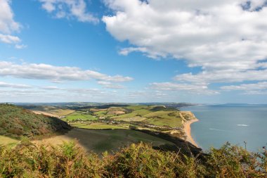 Dorset 'teki Jurassic Sahili' ndeki Altın Şapka Dağı 'nın zirvesinden görüntü