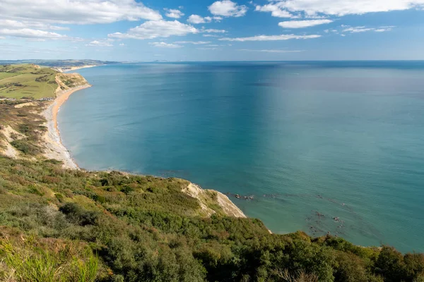 Dorset 'teki Jurassic Sahili' ndeki Altın Şapka Dağı 'nın zirvesinden görüntü