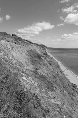 Dorset 'teki Jurassic Sahili' ndeki kayalıkların manzara fotoğrafı.