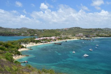 Saint Lucia 'daki Rodney Körfezi' nin güvercin adasının tepesinden görüntü