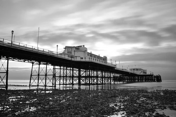 Foto Preto Branco Cais Worthing Amanhecer — Fotografia de Stock