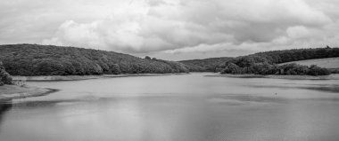 Somerset 'teki Wimbleball Gölü' nün panoramik fotoğrafı