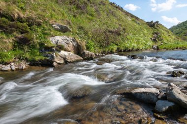 Heddon Nehri 'nin kuzey Devon sahilindeki Heddons Mouth' a akışı uzun sürdü.