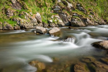 Heddon Nehri 'nin kuzey Devon sahilindeki Heddons Mouth' a akışı uzun sürdü.