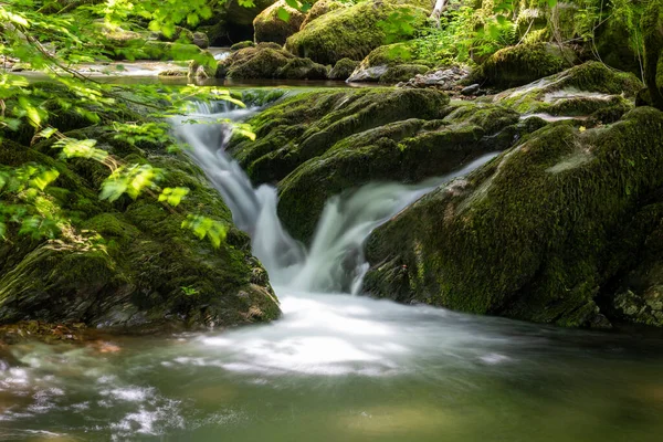 Lång Exponering Ett Vattenfall Hoar Oak Water Floden Vid Watersmmeet — Stockfoto