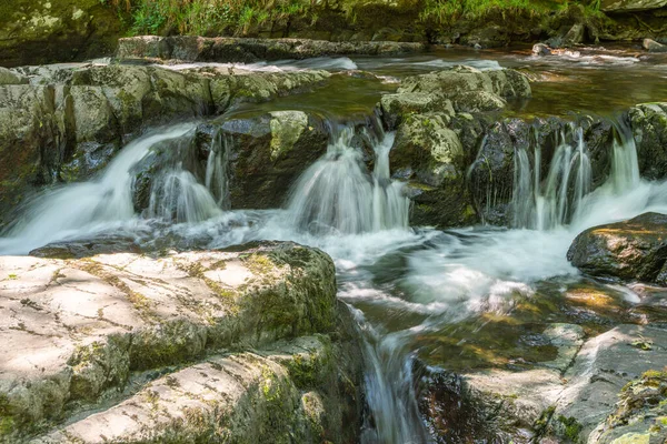 Lång Exponering Ett Vattenfall East Lyn Floden Vid Watersmmeet Exmoor — Stockfoto