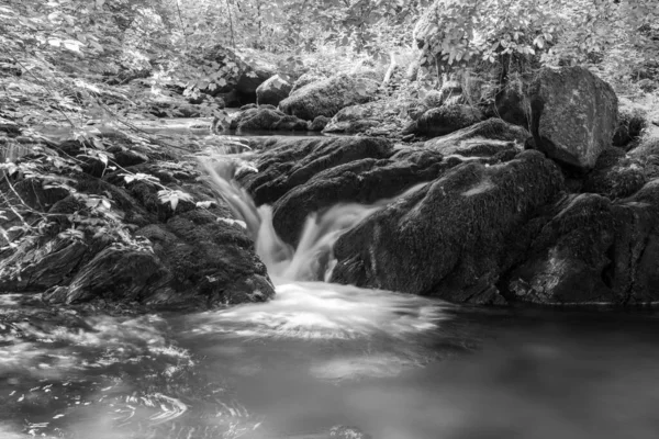 Larga Exposición Una Cascada Río Hoar Oak Water Watersmeet Parque —  Fotos de Stock