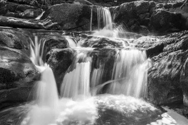 Exmoor国家公园的Hoar Oak Water River瀑布长期暴露在瀑布中 — 图库照片