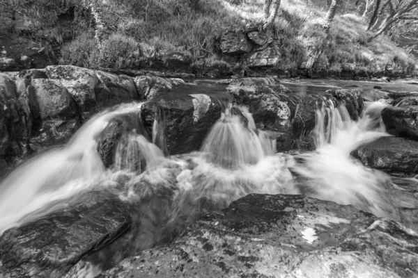Exmoor国家公园的Watersmeet东连河瀑布的长期暴露 — 图库照片