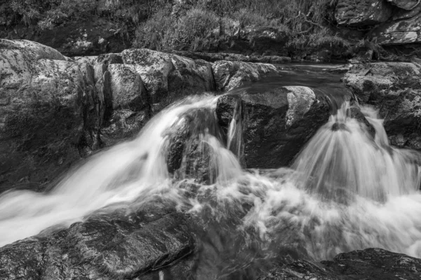 Langzeitbelichtung Eines Wasserfalls East Lyn River Watersmeet Exmoor National Park — Stockfoto