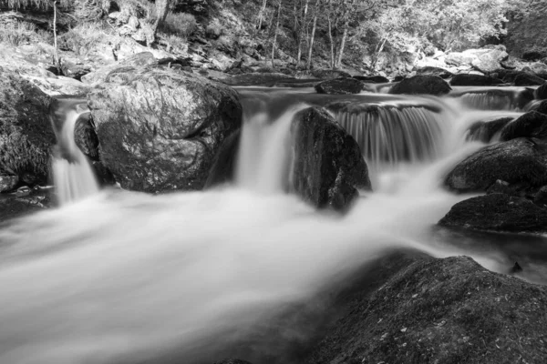 Długa Ekspozycja Wodospadu Rzece East Lyn Watersmeet Exmoor National Park — Zdjęcie stockowe