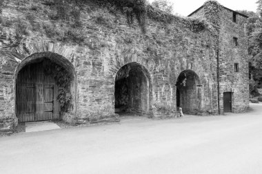 Cornwall 'daki Cotehele rıhtımındaki Edgcumbe binası.