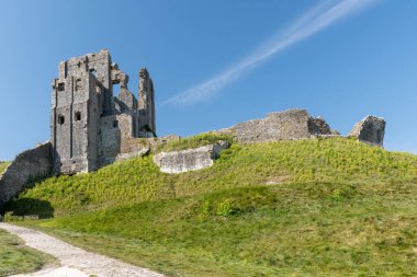 Corfe Castle Dorset'deki / daki kalıntıları