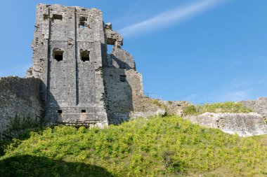 Corfe Castle Dorset'deki / daki kalıntıları